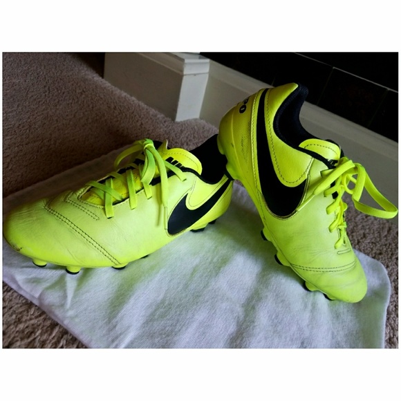 nike tiempo neon green